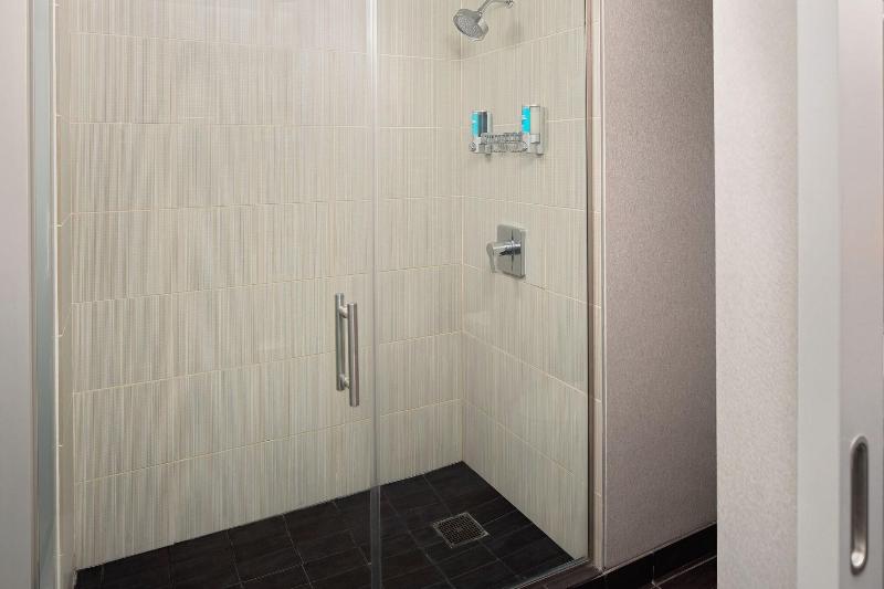 带大床的标准间, Aloft Philadelphia Airport
