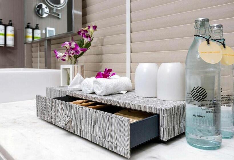 اتاق لوکس, Pullman Phuket Arcadia Naithon Beach