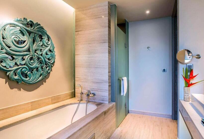 اتاق لوکس سه تخته, Pullman Phuket Arcadia Naithon Beach