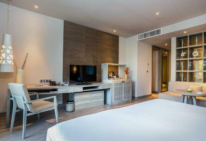 اتاق لوکس خانوادگی, Pullman Phuket Arcadia Naithon Beach