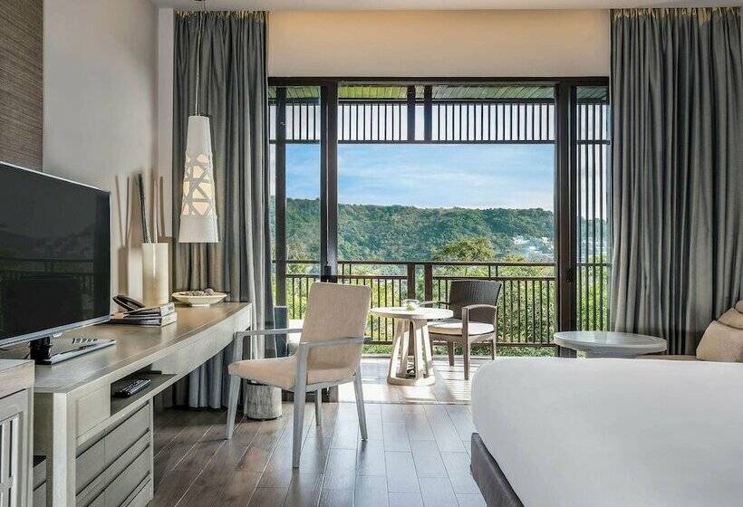 اتاق لوکس, Pullman Phuket Arcadia Naithon Beach