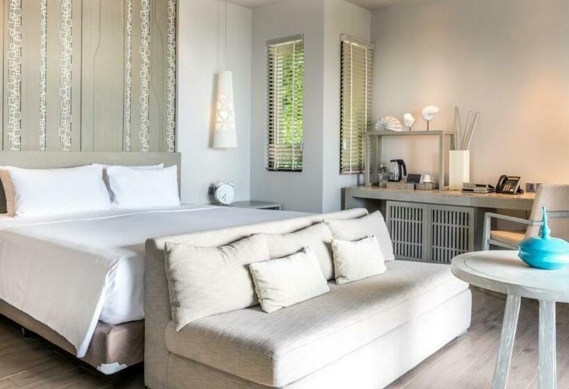 اتاق لوکس سه تخته, Pullman Phuket Arcadia Naithon Beach