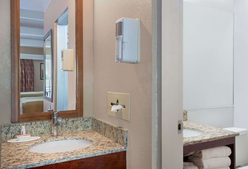 اتاق استاندارد با تخت دوبل, Travelodge By Wyndham Lakeland