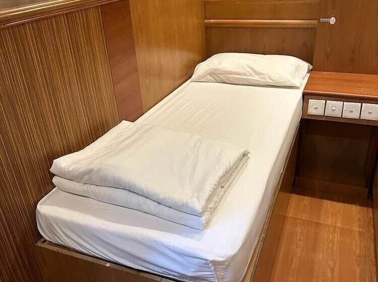 اتاق اکونومی یک تخته, Kowloon Hostel