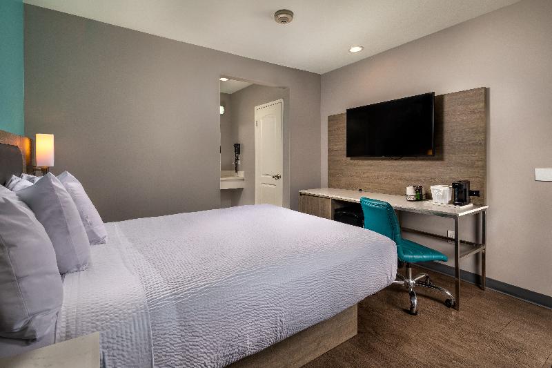 اتاق استاندارد با تخت بزرگ برای معلولان, Country Inn & Suites By Radisson, Madison, Al