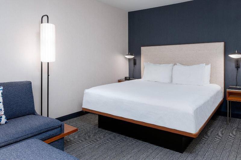 اتاق استاندارد با تخت بزرگ, Courtyard By Marriott Danbury
