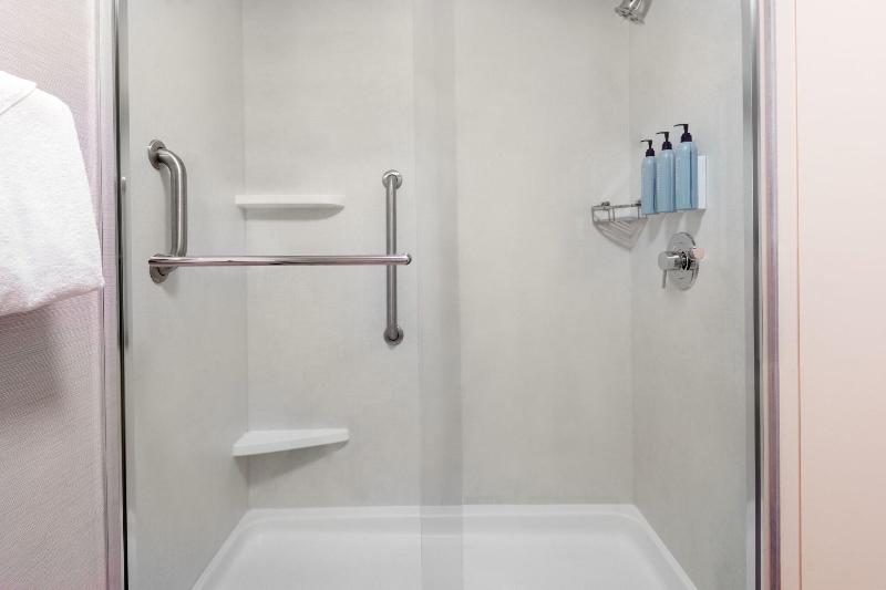 اتاق استاندارد با تخت بزرگ, Courtyard By Marriott Danbury