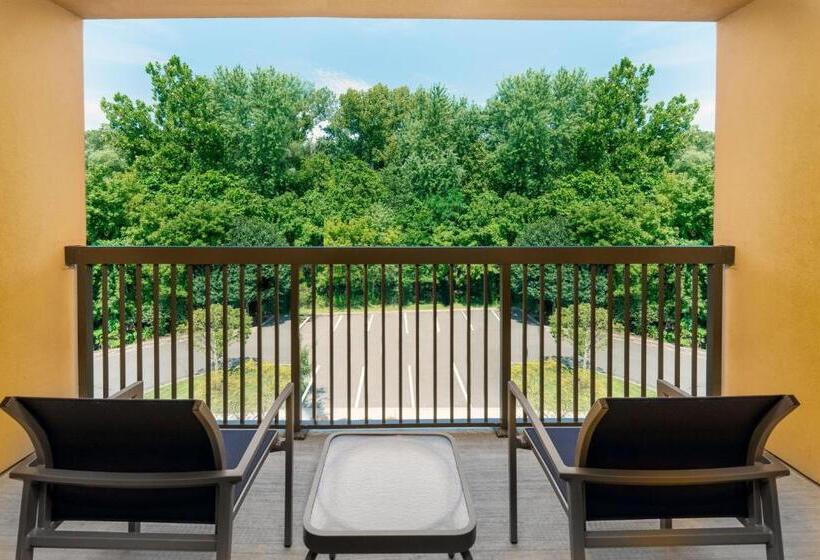 سوئیت با بالکن, Courtyard By Marriott Danbury