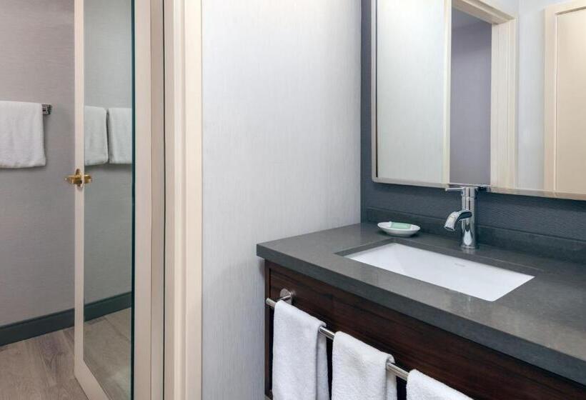 اتاق دلوکس مخصوص معلولین, Courtyard By Marriott Danbury
