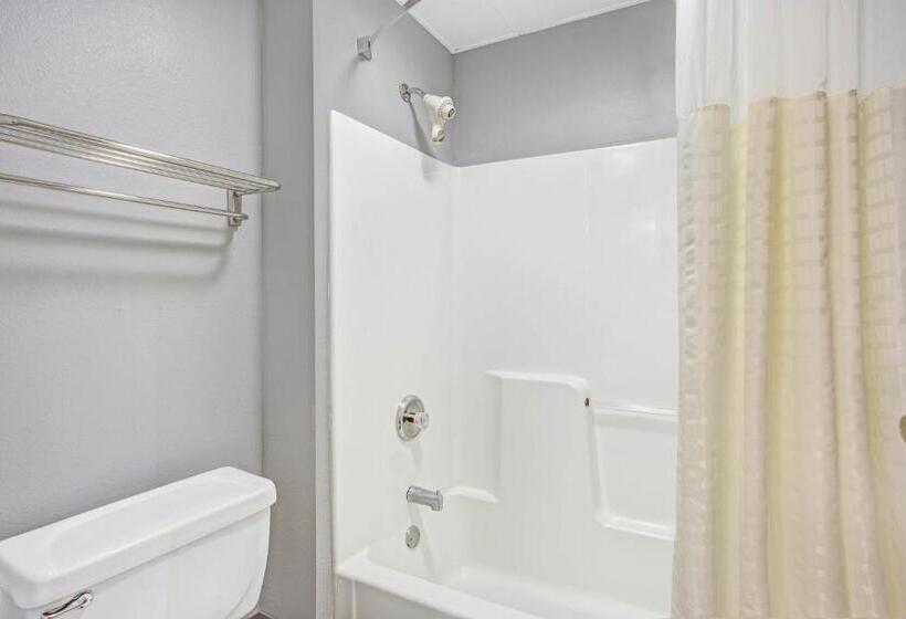 اتاق استاندارد با 2 تخت دوبل, Days Inn By Wyndham Lake Bluff/great Lakes Naval Base