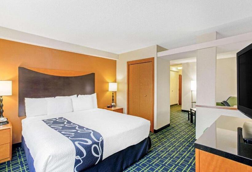 Suite King Bed, La Quinta Inn & Suites By Wyndham Manassas Battlefield