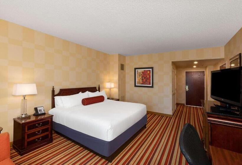 Club Room King Bed, Wyndham Grand Oklahoma City Downtown