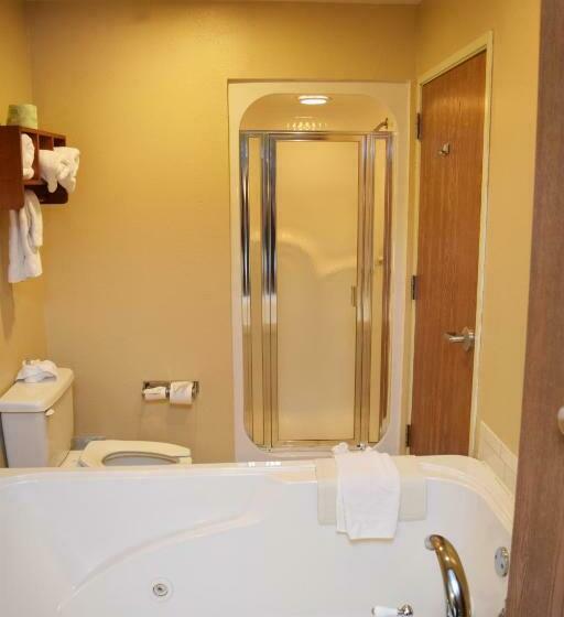 اتاق استاندارد با تخت بزرگ, Beachfront Hotel Houghton Lake