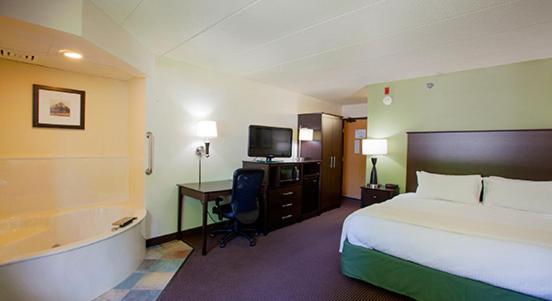 Suite King Bed, Americinn By Wyndham Hampton