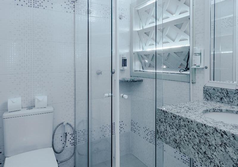 اتاق لوکس سه تخته, Bristol Sabrina Hotel De Charme Joinville