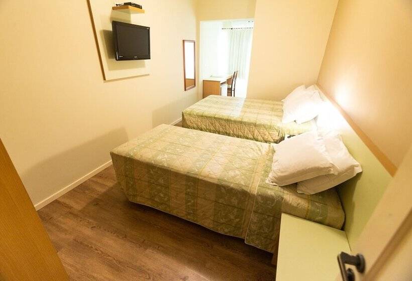 اتاق لوکس سه تخته, Bristol Sabrina Hotel De Charme Joinville
