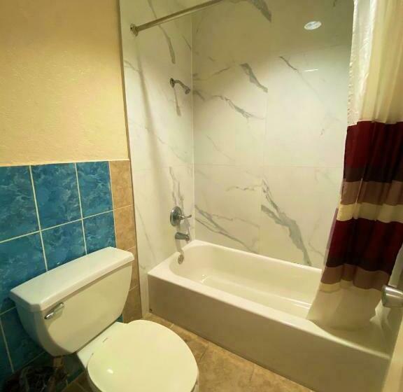 اتاق استاندارد با تخت بزرگ, Economy Lodge Texas City Refinery