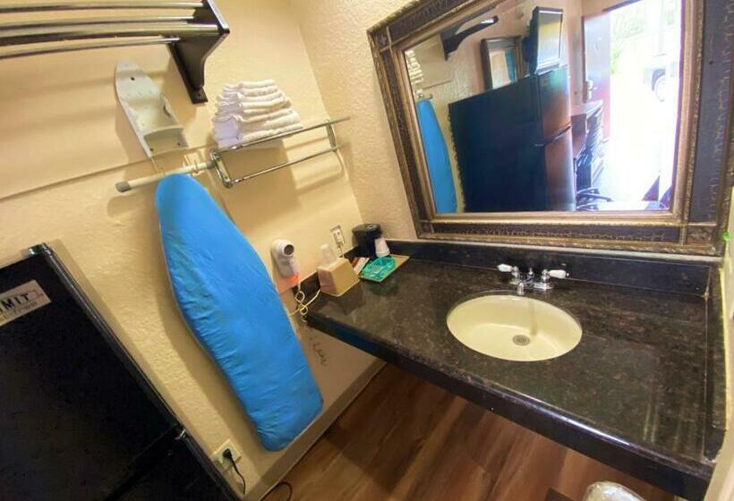 اتاق استاندارد با تخت بزرگ, Economy Lodge Texas City Refinery
