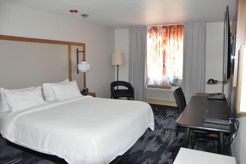 اتاق استاندارد با تخت بزرگ, Fairfield Inn & Suites Ukiah Mendocino County