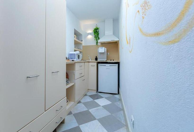 스위트, La Casa De La Favorita