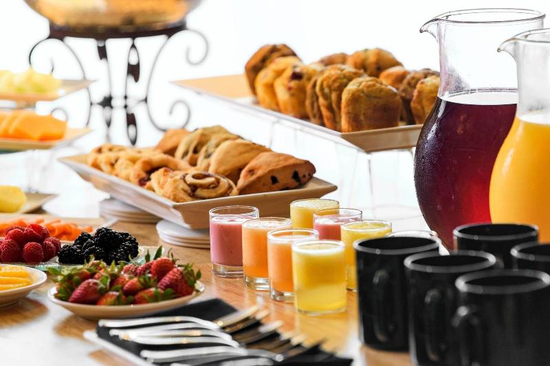 اتاق کلاب, Renaissance Tulsa Hotel & Convention Center