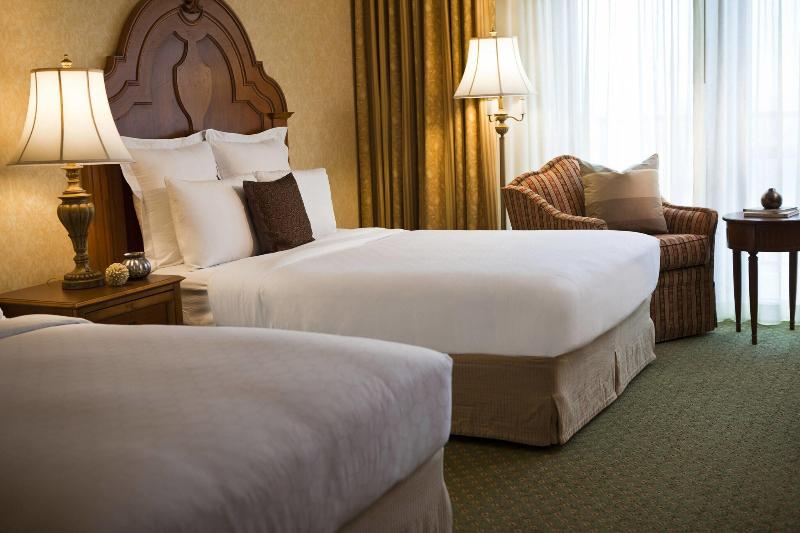 اتاق کلاب, Renaissance Tulsa Hotel & Convention Center