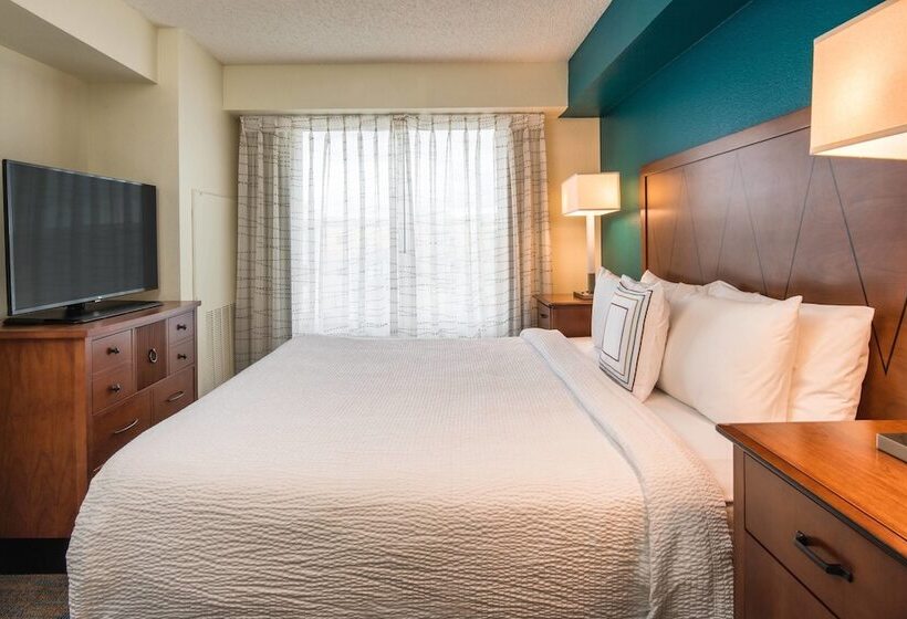 2 Bedroom Suite, Residence Inn Portland North