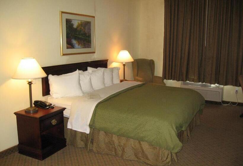 Suite Adapted for people with reduced mobility, Country Inn & Suites By Radisson, Newport News South, Va