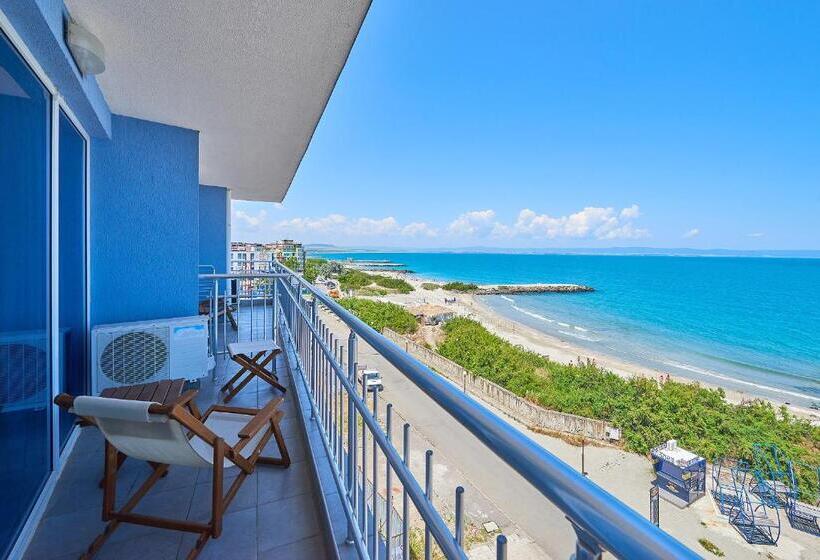 سوییت جونیور با چشم‌انداز دریا, Family Hotel Regata