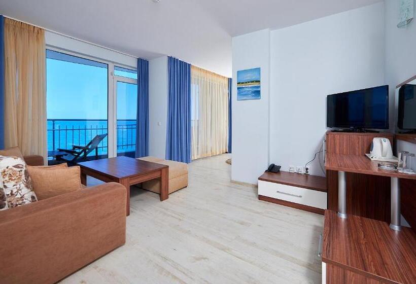 سوییت جونیور با چشم‌انداز دریا, Family Hotel Regata