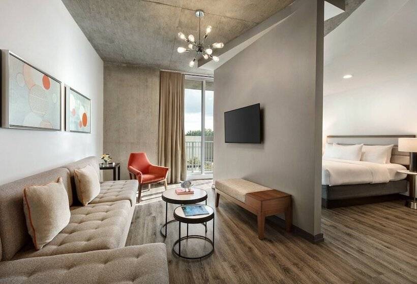 سوئیت با بالکن, Twelve Midtown, Marriott Autograph Collection