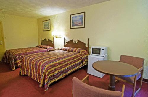 Standard Room 2 Double Beds, Rumford Motor Inn