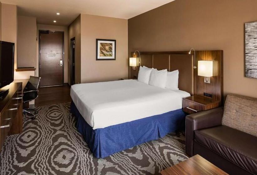 Suite Adapted for people with reduced mobility, Best Western Plus Williston  And Suites