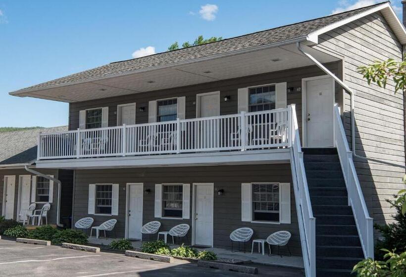 StandaardKamer, Americas Best Value Inn & Suites Lake George