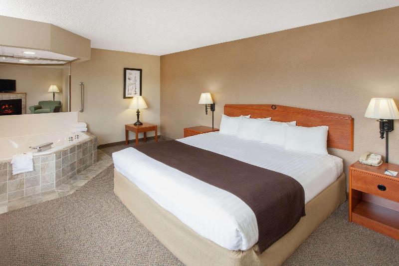 Deluxe Suite King Bed, Americinn By Wyndham Greenville