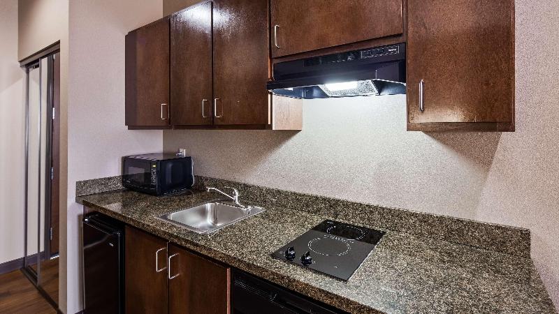 سوئیت برای معلولان, Best Western Plus Williston Hotel & Suites