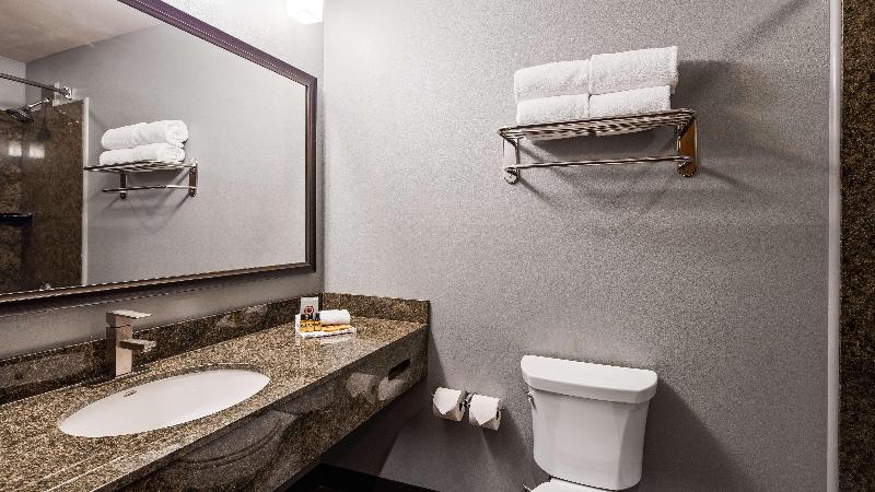 Suite Adapted for people with reduced mobility, Best Western Plus Williston  And Suites