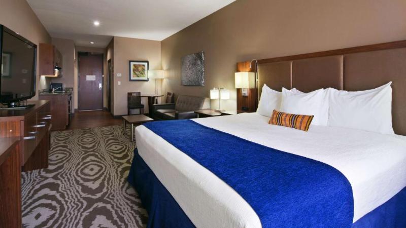 اتاق استاندارد با تخت بزرگ, Best Western Plus Williston Hotel & Suites