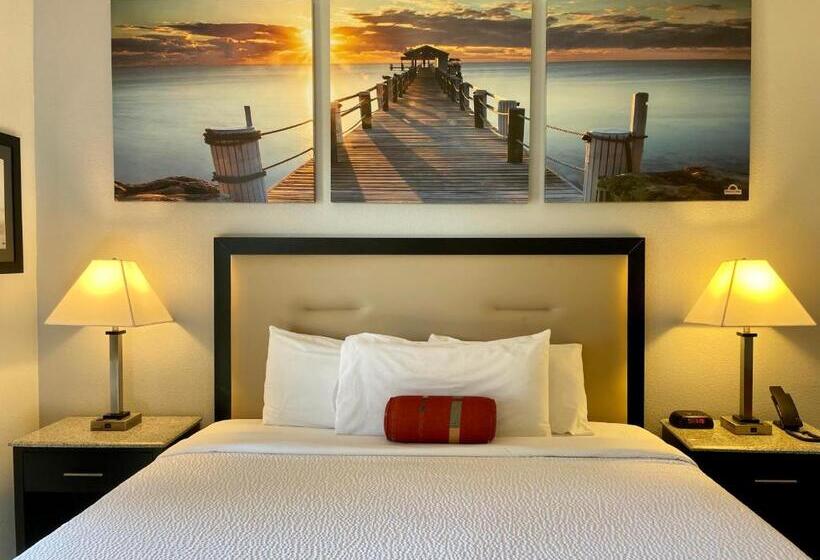Deluxe Suite King Bed, Days Inn & Suites By Wyndham Lakeland