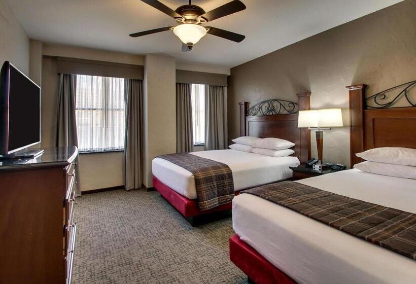 سوییت اجرایی, Drury Plaza Hotel San Antonio Riverwalk