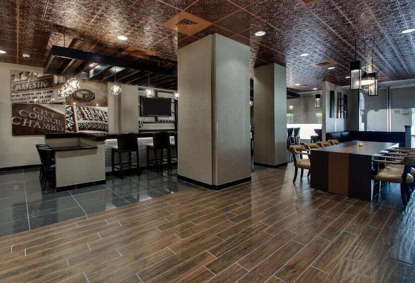 سوئیت با بالکن, Drury Plaza Hotel San Antonio Riverwalk