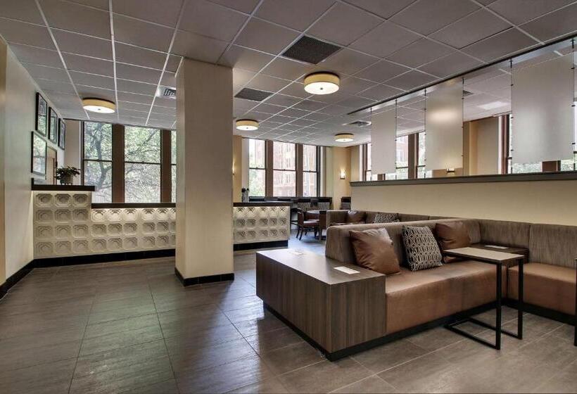سوئیت با بالکن, Drury Plaza Hotel San Antonio Riverwalk
