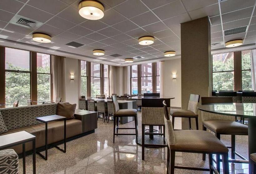 سوئیت با بالکن, Drury Plaza Hotel San Antonio Riverwalk