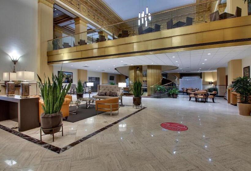 سوئیت با بالکن, Drury Plaza Hotel San Antonio Riverwalk