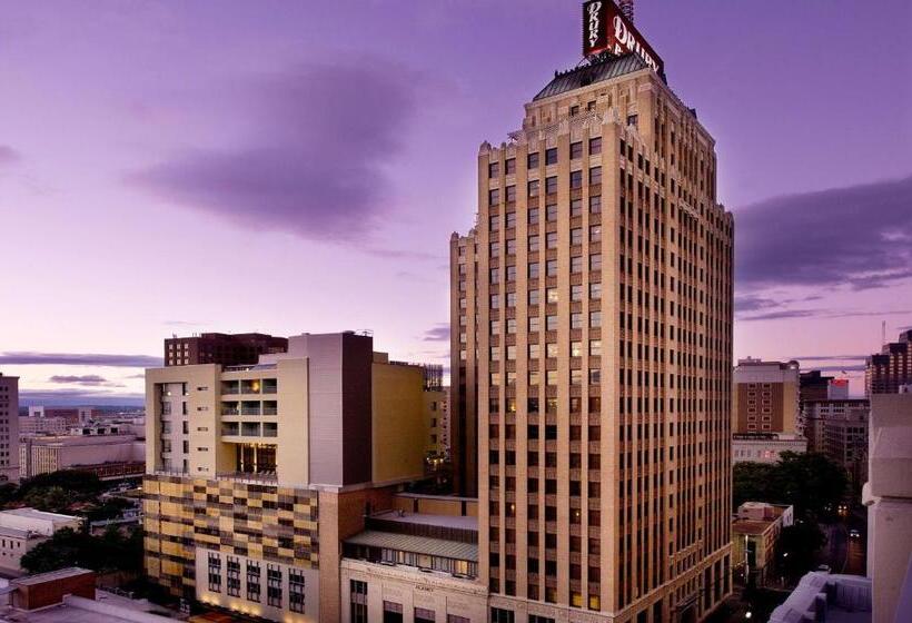 سوئیت برای معلولان, Drury Plaza Hotel San Antonio Riverwalk