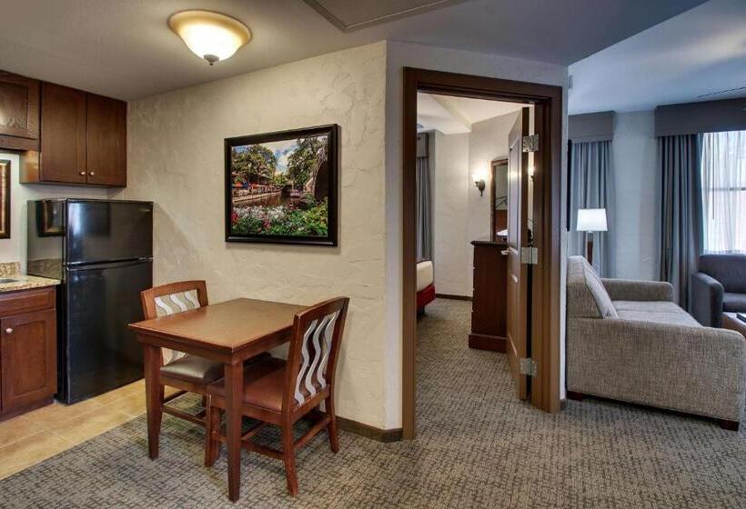 اتاق لوکس با تخت بزرگ, Drury Plaza Hotel San Antonio Riverwalk