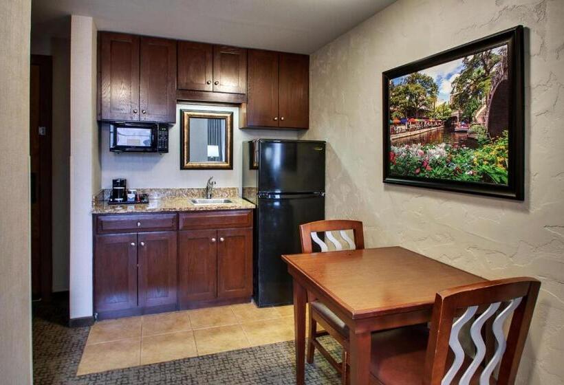 اتاق لوکس با تخت بزرگ, Drury Plaza Hotel San Antonio Riverwalk