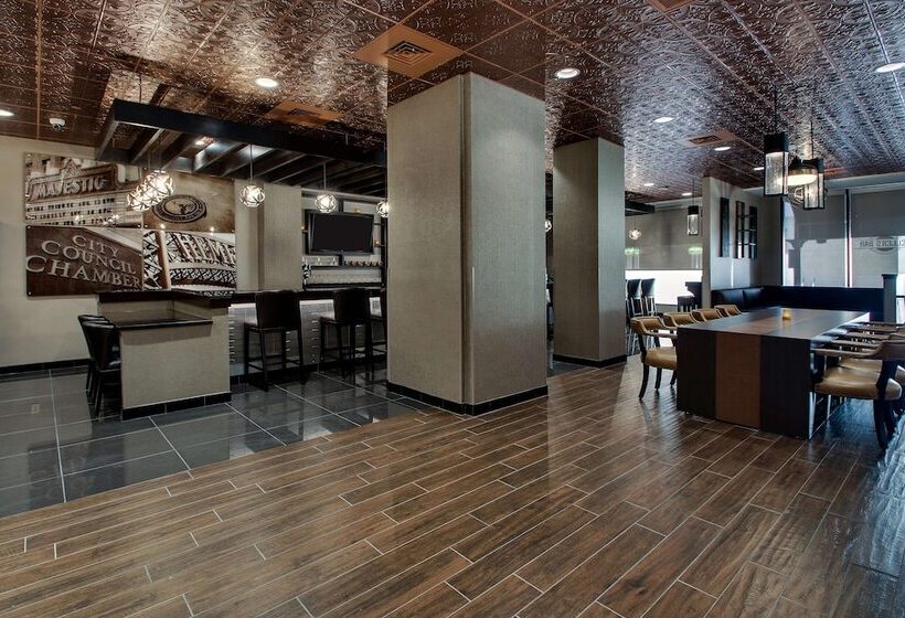 سوییت, Drury Plaza Hotel San Antonio Riverwalk
