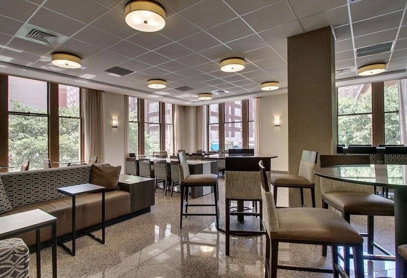 سوییت, Drury Plaza Hotel San Antonio Riverwalk