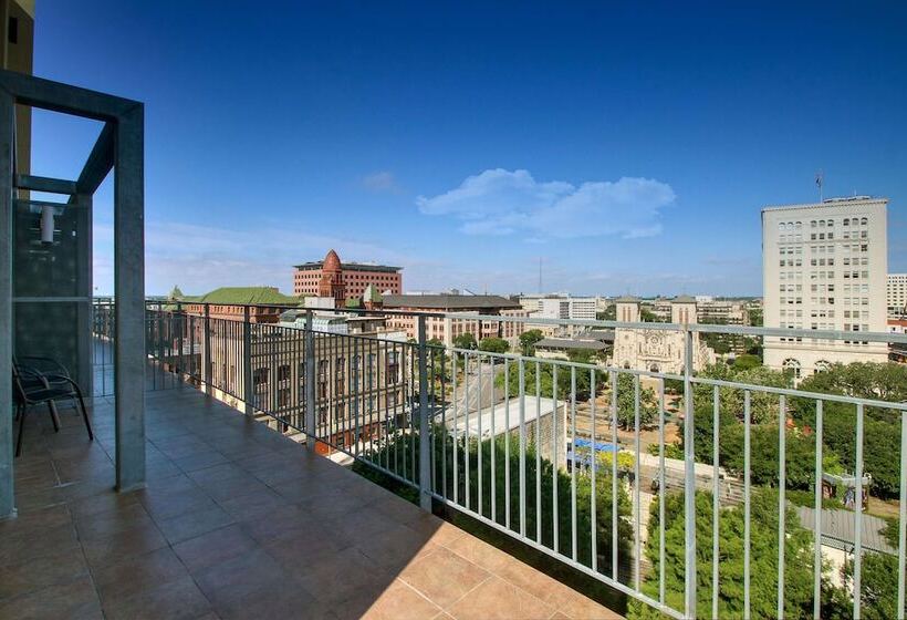 Suite con Terraza, Drury Plaza  San Antonio Riverwalk